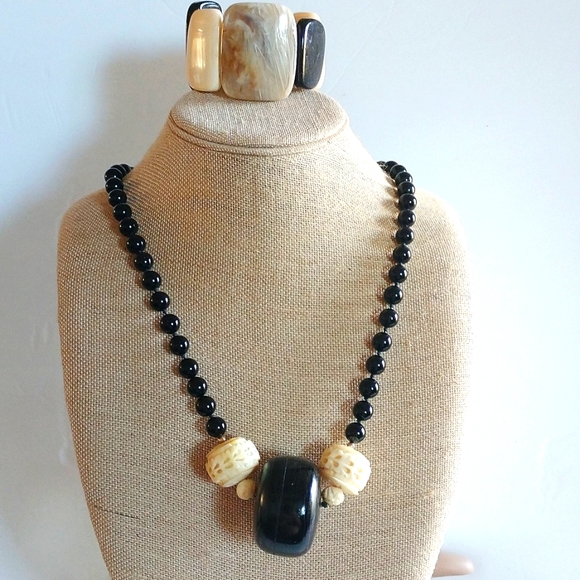 VINTAGE BLACK ONYX  HAND CARVED BOVINE BONE NECKLACE 34" LONG MATCHING BRACELET - Picture 9 of 10